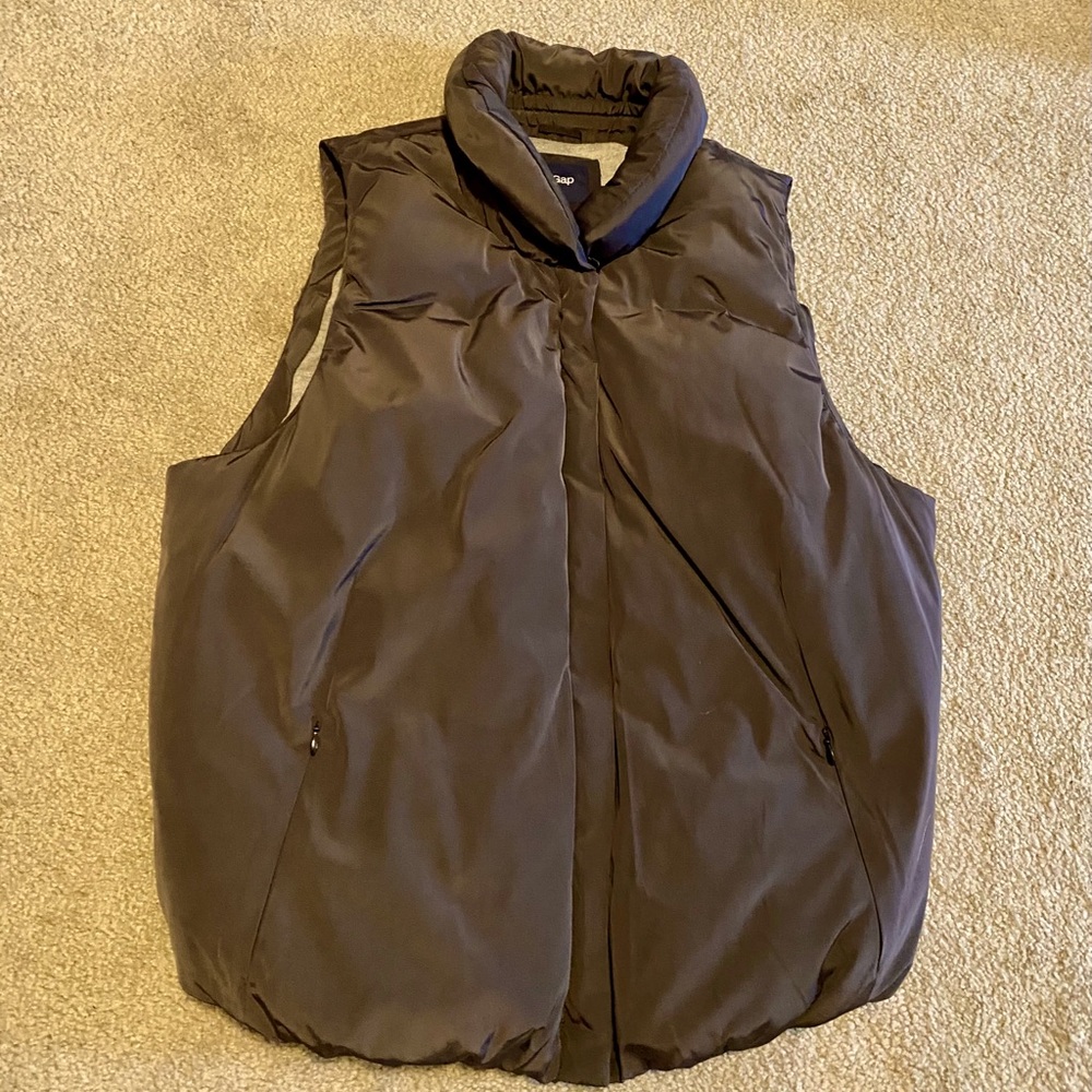 GAP ladies puffy vest